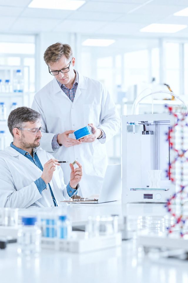 MAXCLEAN cleanroom production team